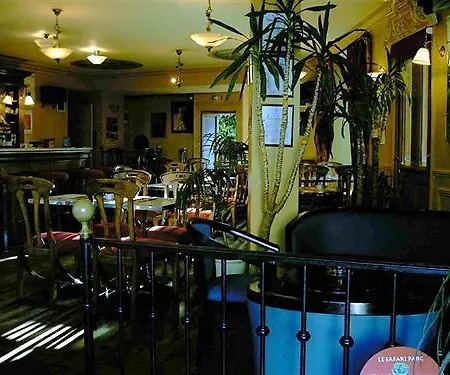 Le Mondes Hotel
